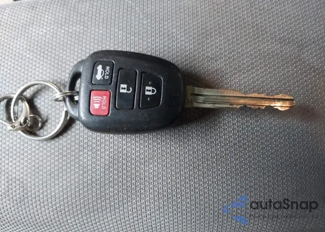 2018 Toyota Corolla Le из США, поврежденный, VIN 5YFBURHE1JP750399